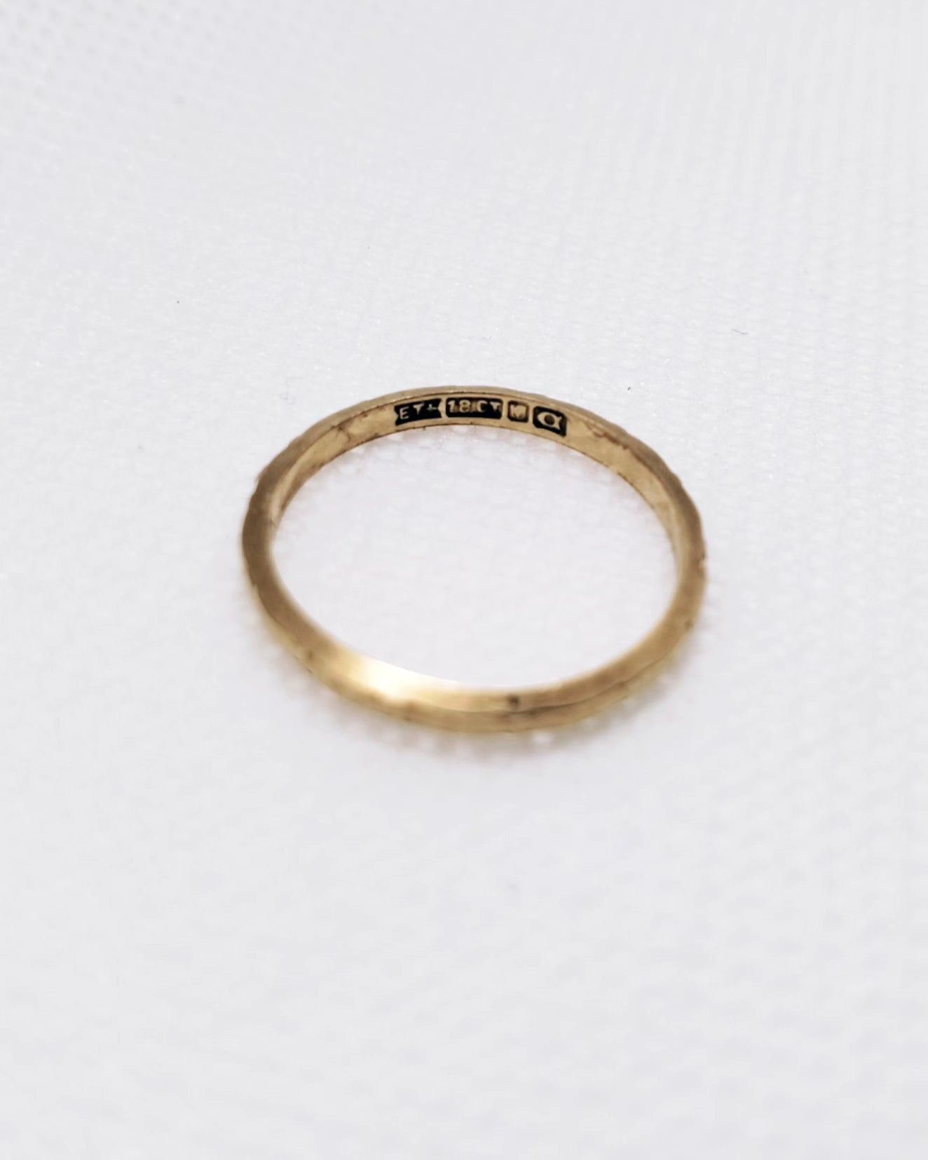 Antique 18ct gold band - hallmarked