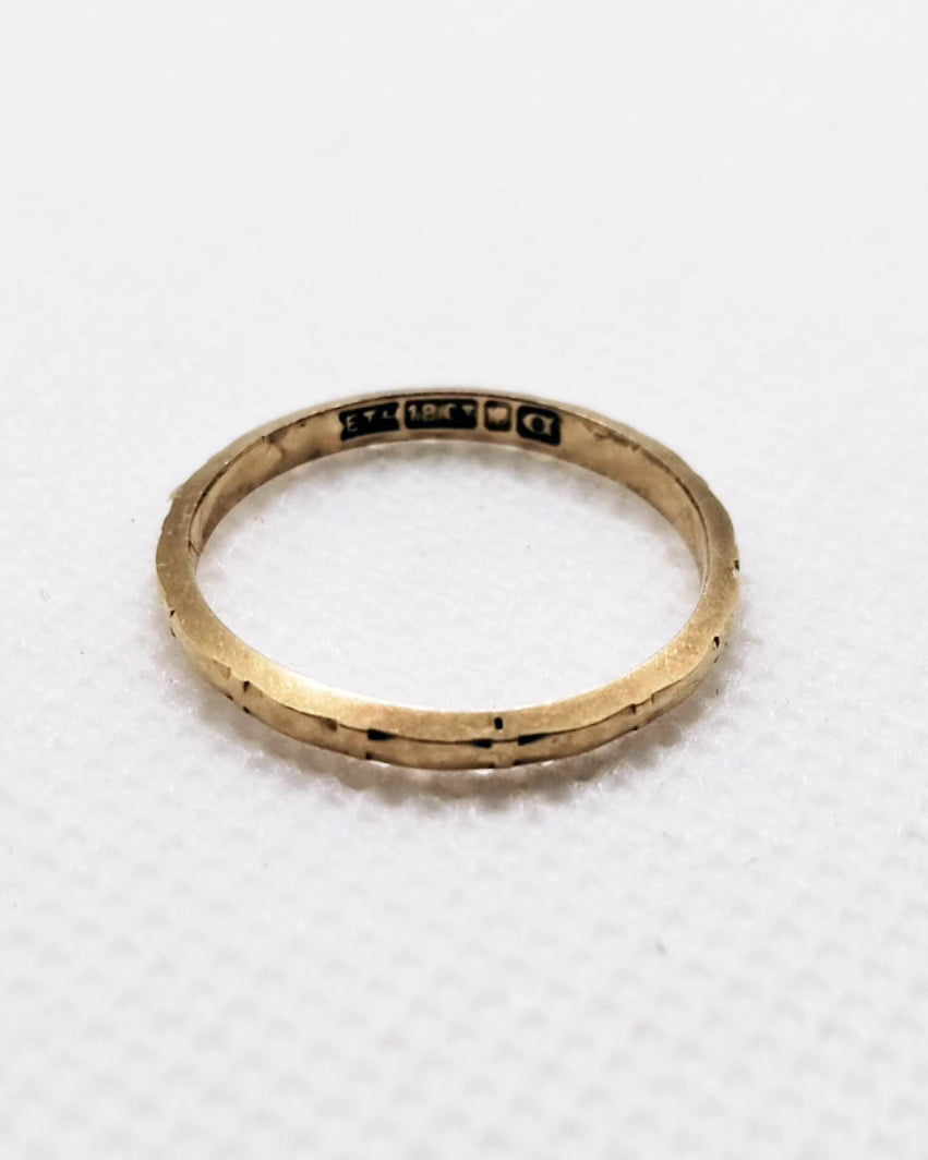 Antique 18ct gold band - hallmarked