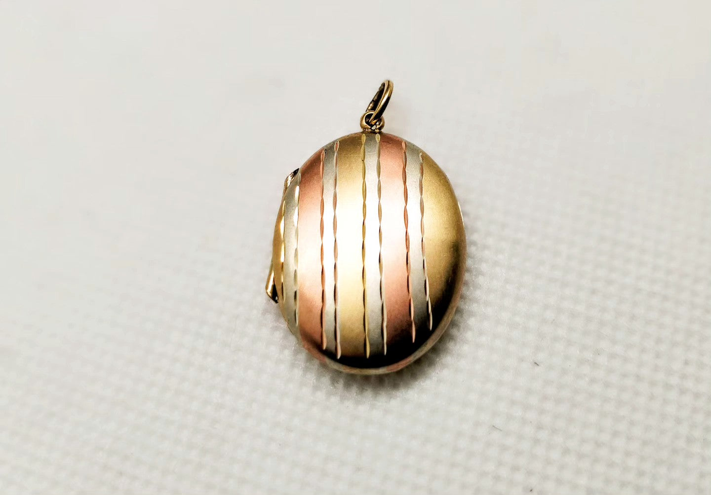 Pinstriped 9ct gold three tone locket - Birmingham hallmarks 1984