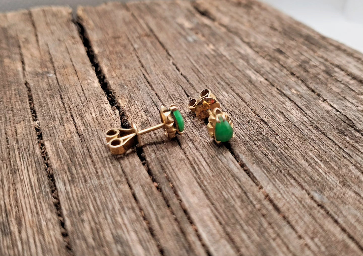 Vintage 9ct gold and Jade stud earrings