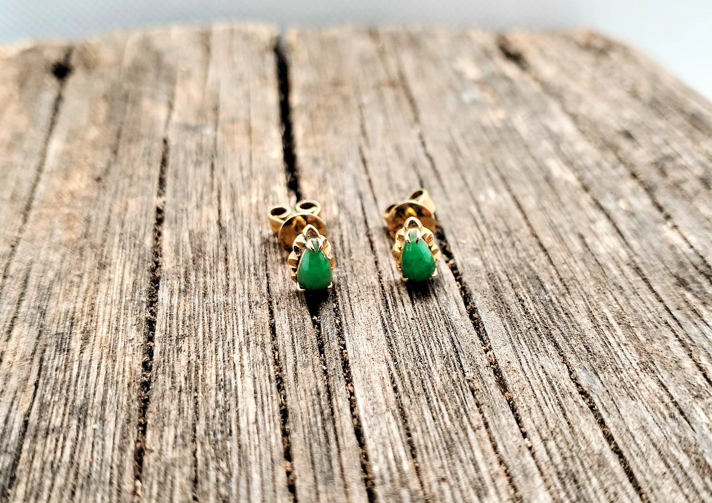 Vintage 9ct gold and Jade stud earrings