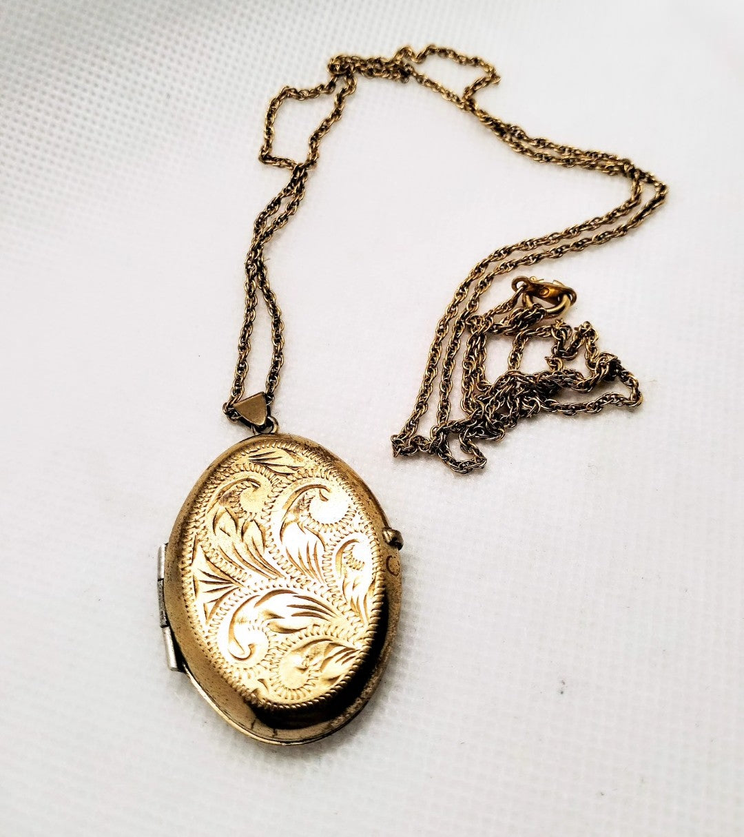 Vintage 9ct gold lined Scandia locket - Australian made circa 1960s/70s