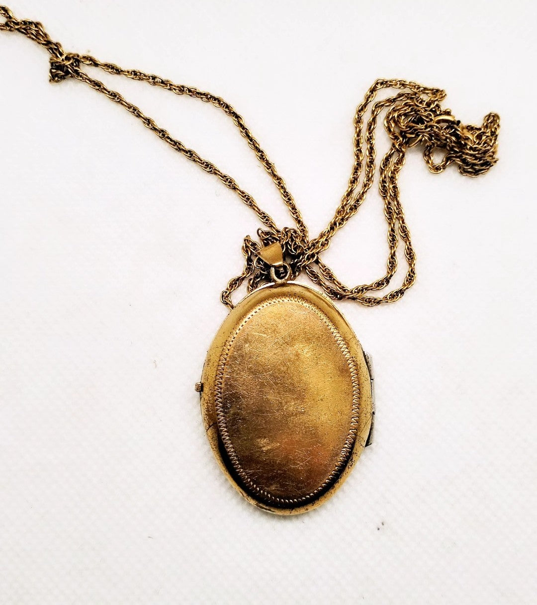 Vintage 9ct gold lined Scandia locket - Australian made circa 1960s/70s